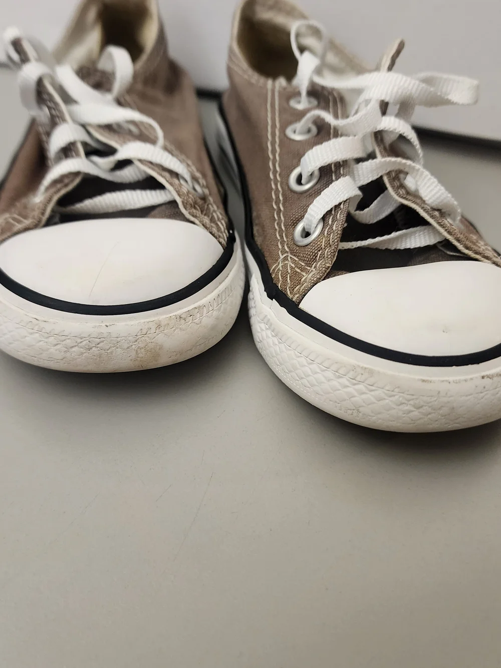 Converse Kids Low Top Sneakers in Gray Size 9c